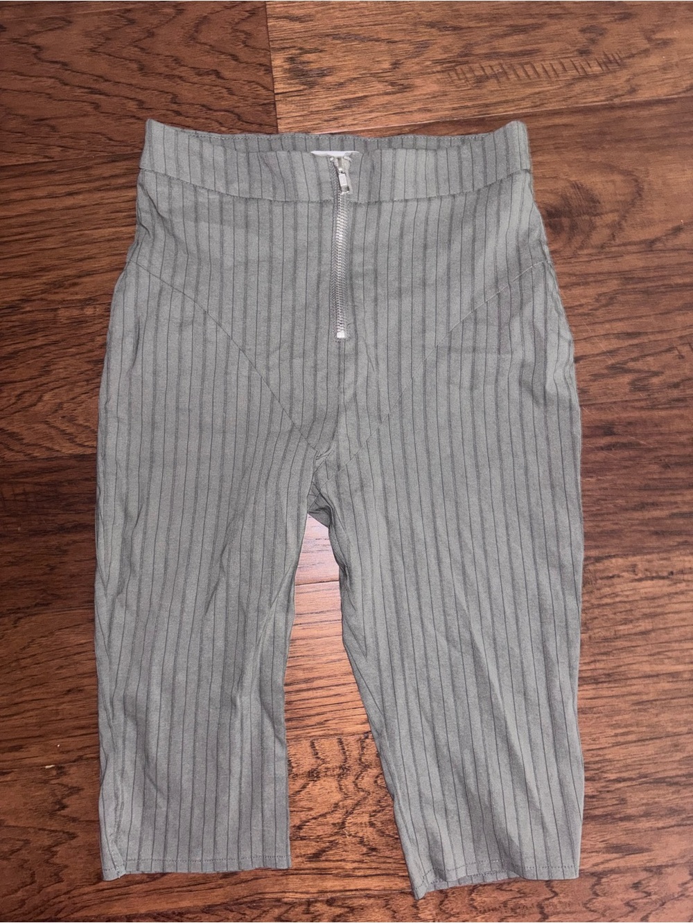 High-Waist Pinstripe Knit Capri Pants - Light Sage